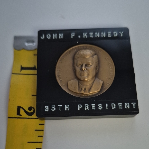 John F. Kennedy Commemorative Medal - Picture 6 of 7